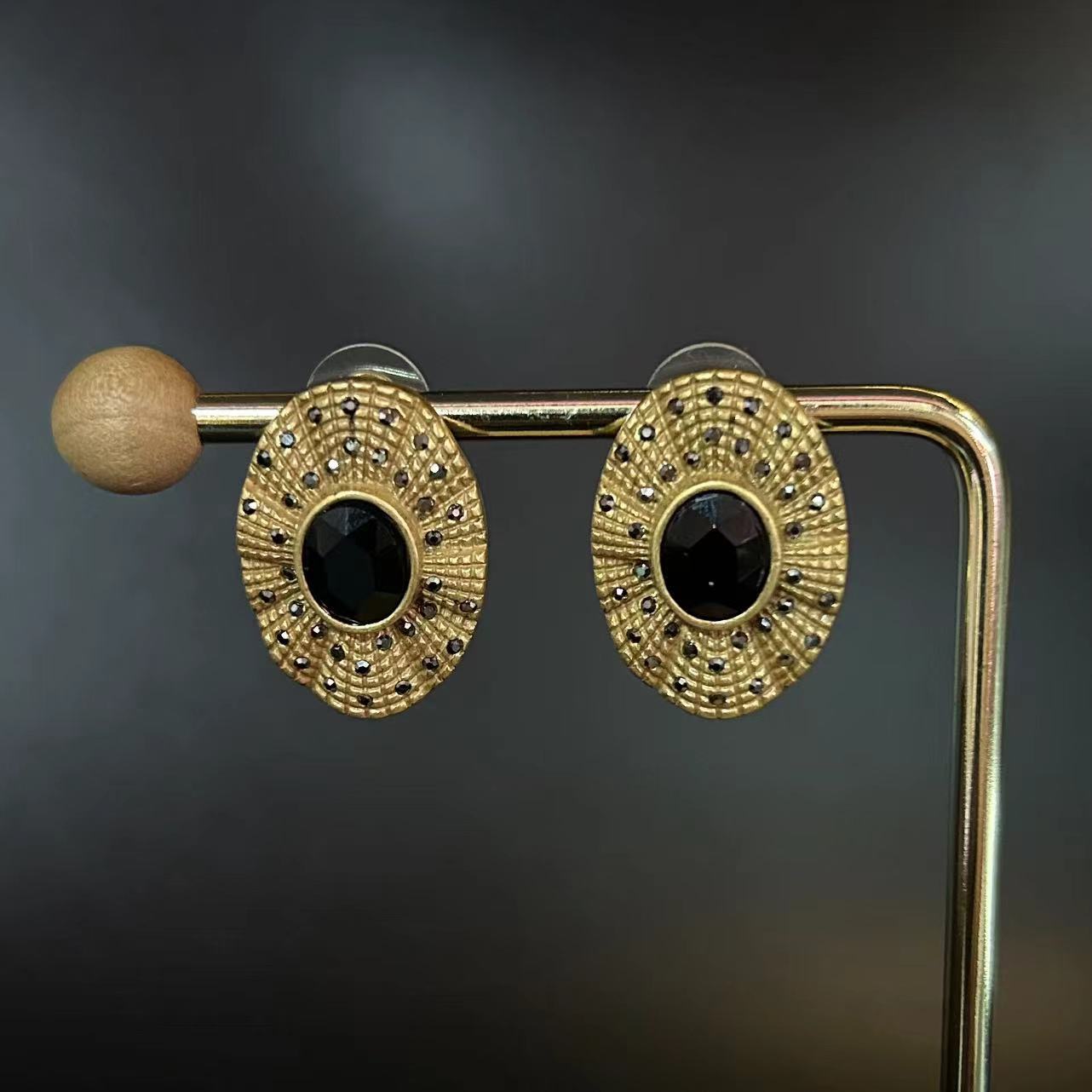 Retro versatile earrings